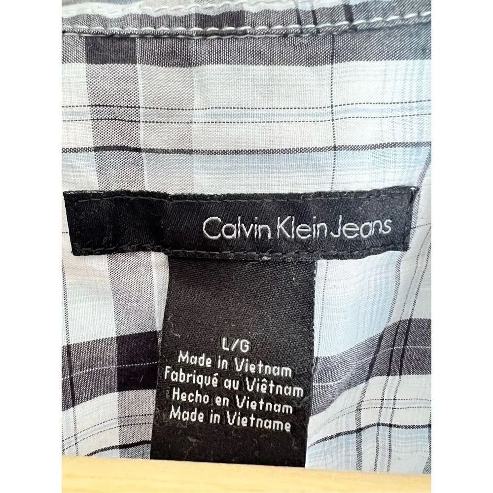 Calvin Klein - Picture 3 of 4